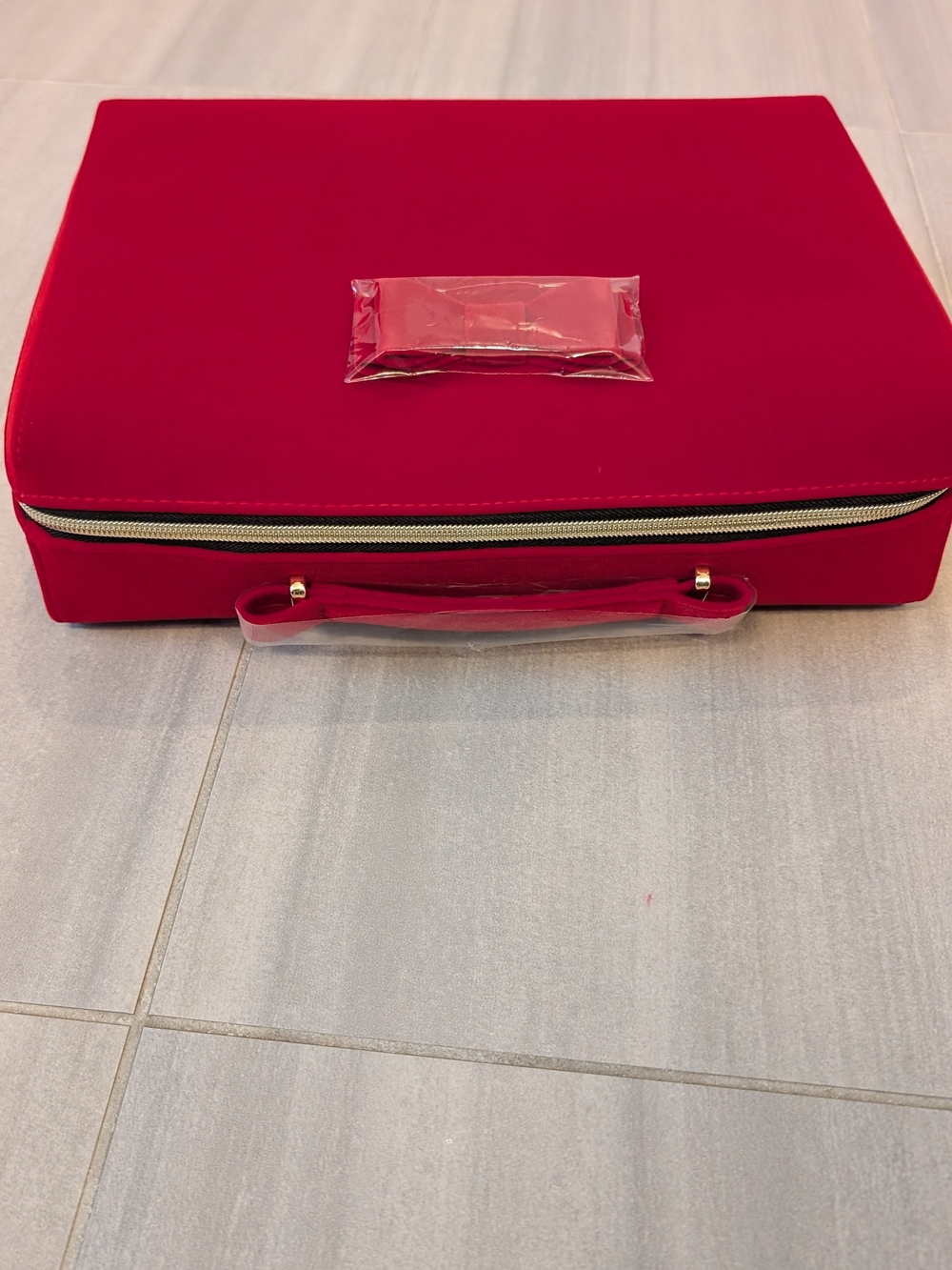 Estee Lauder Red Velvet Jewelry/Accessory Case with Top Handle New